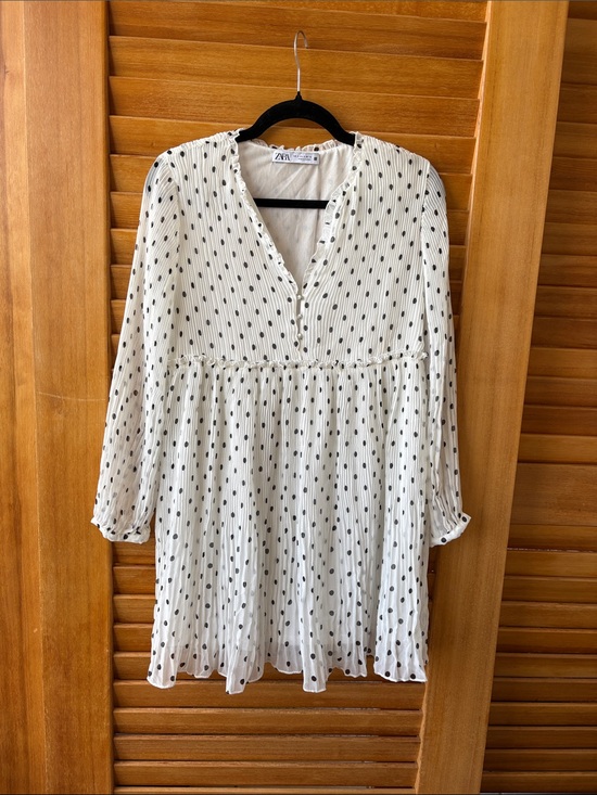 Zara Dresses & Skirts - Zara White Long-Sleeve Polka Dot Mini Dress